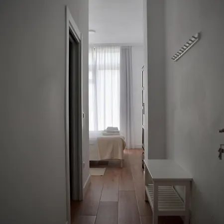 Reina Victoria 23 Guest house 3*
