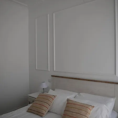 Guest house Reina Victoria 23 3*