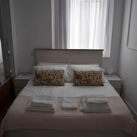 Reina Victoria 23 Guest house 3*